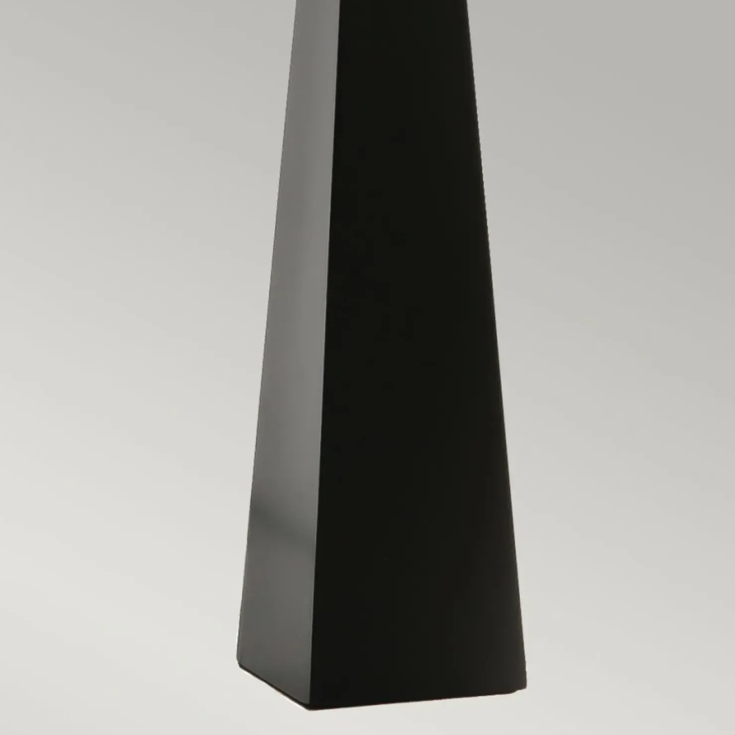 Biało-czarna lampa stołowa do salonu ASCENT-TL-BLK-W z serii ASCENT*Sklep Kaja New
