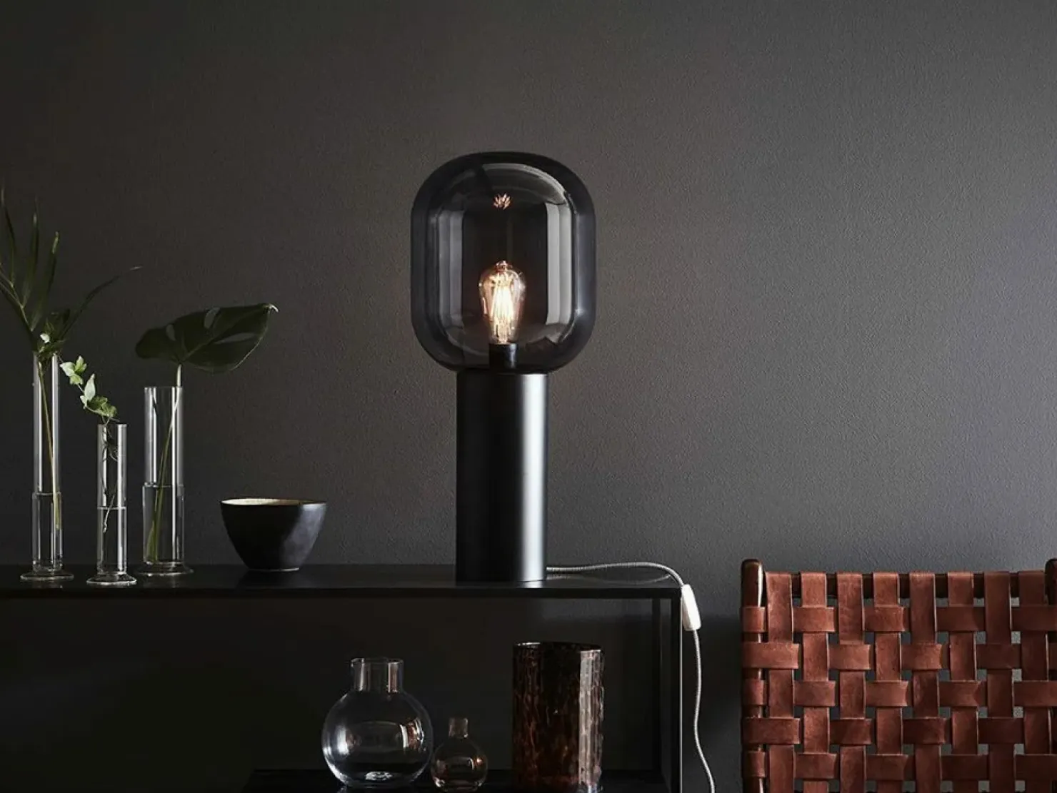 Czarna lampa stołowa klosz w kształcie żarówki 107479| Kaja*Sklep Kaja Fashion