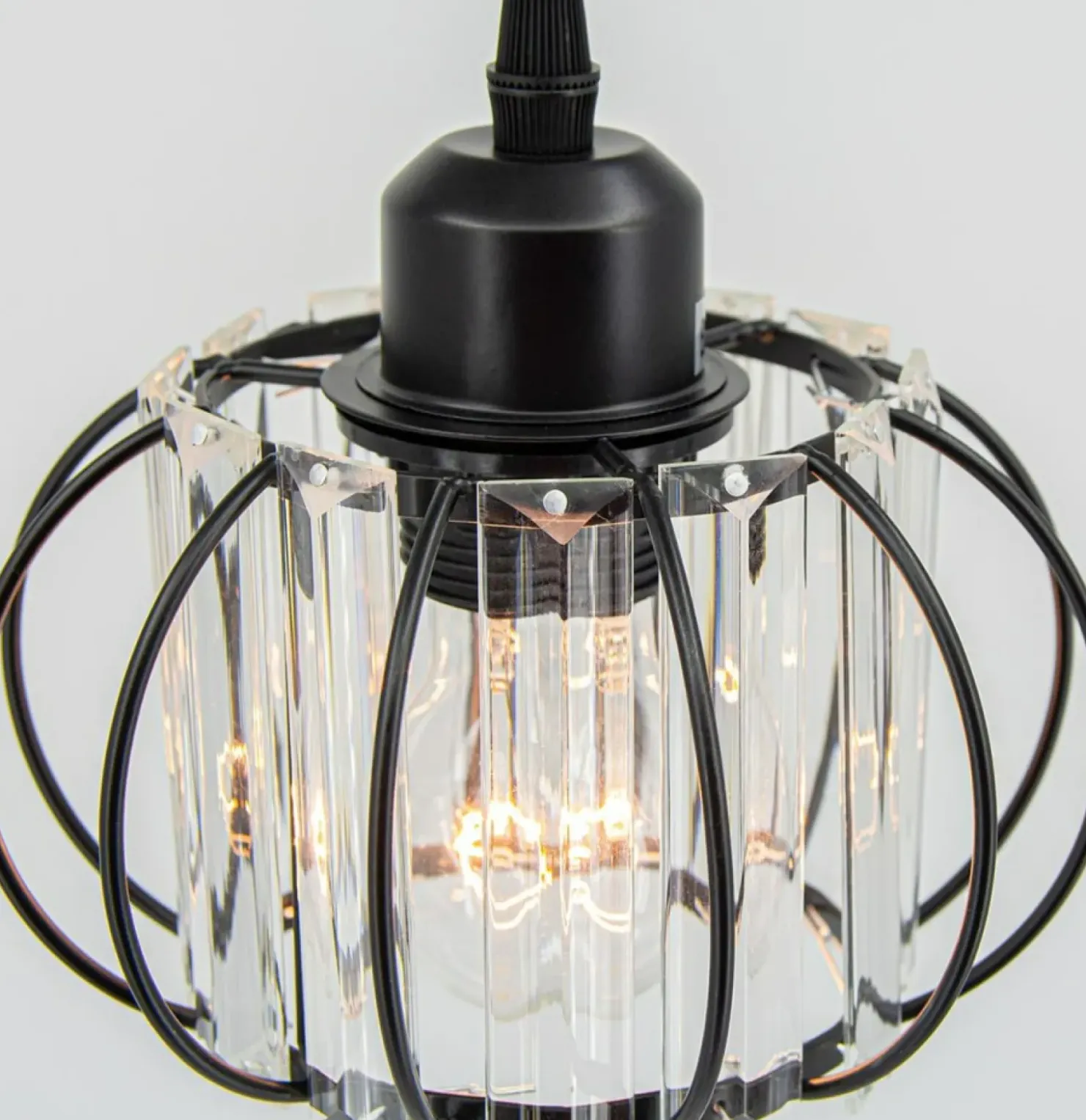 Czarna lampa wisząca z dekoracyjnym kloszem 8221/1 BL z serii AC*Sklep Kaja Cheap