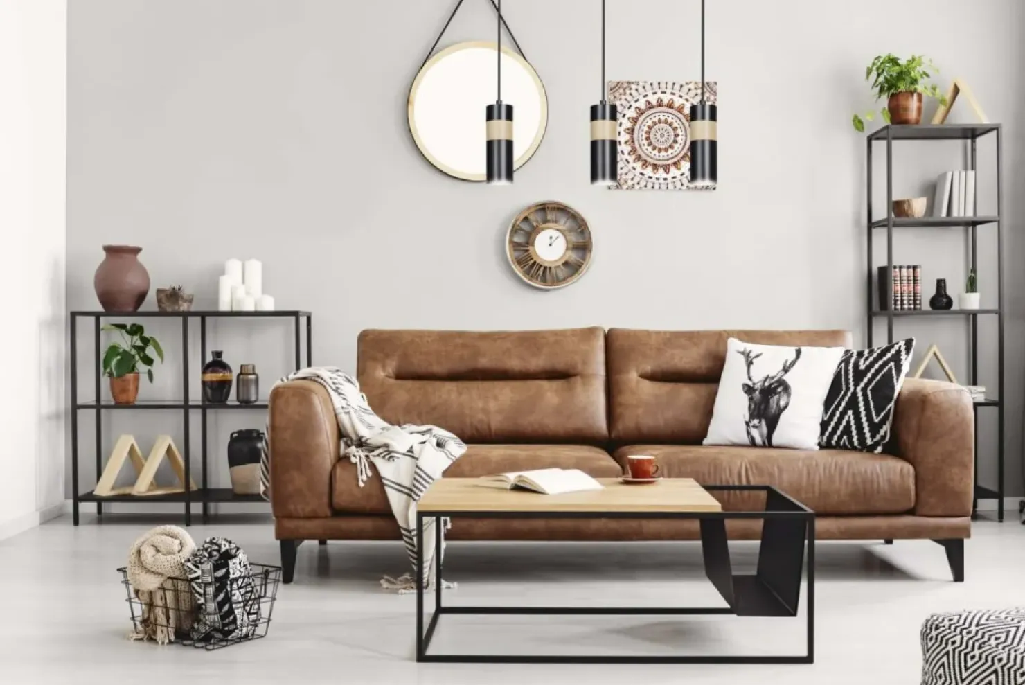 Sale Sklep Kaja Czarna lampa wisząca z drewnianym zdobieniem 732/3 z serii AKA
