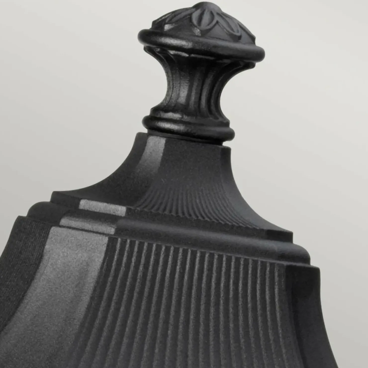 Czarna latarnia cokołowa FE-COTSLN3-L-BK z serii COTSWOLD LANE*Sklep Kaja Flash Sale