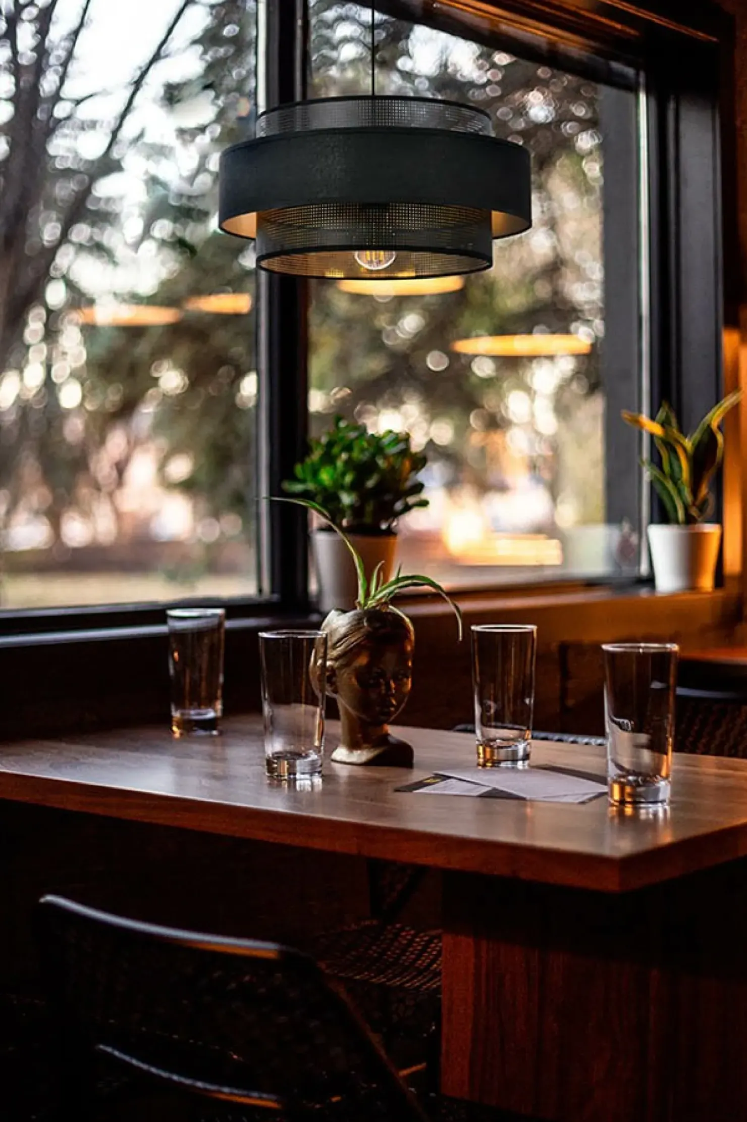 Czarno-złota lampa wisząca z gustownym abażurem K-5281 z serii AMOS*Sklep Kaja Hot