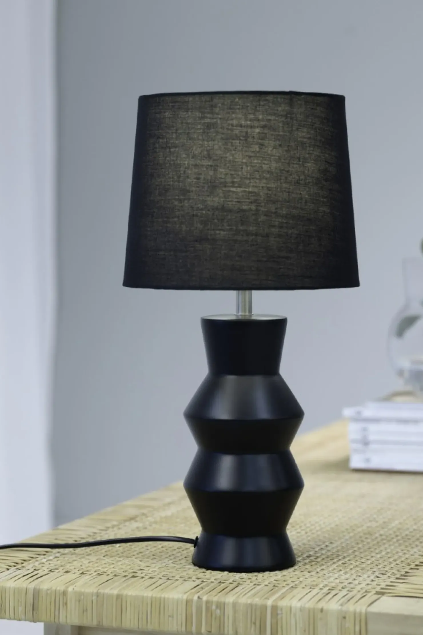 Designerka, czarna lampka stołowa do salonu 108447 z serii SIENNA*Sklep Kaja Shop