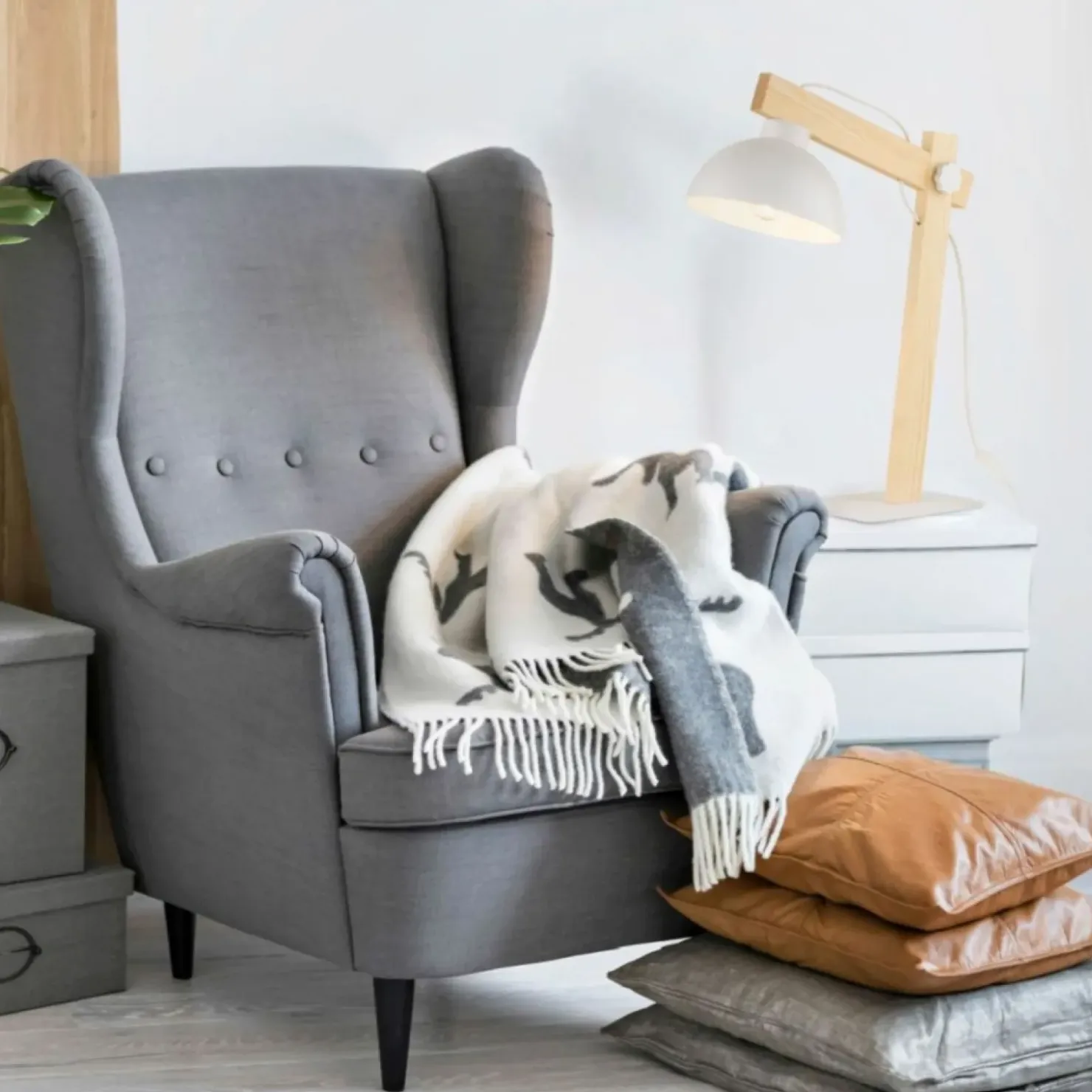 Designerska, biała lampka biurkowa z drewnem TK 5347 z serii OSLO*Sklep Kaja Store
