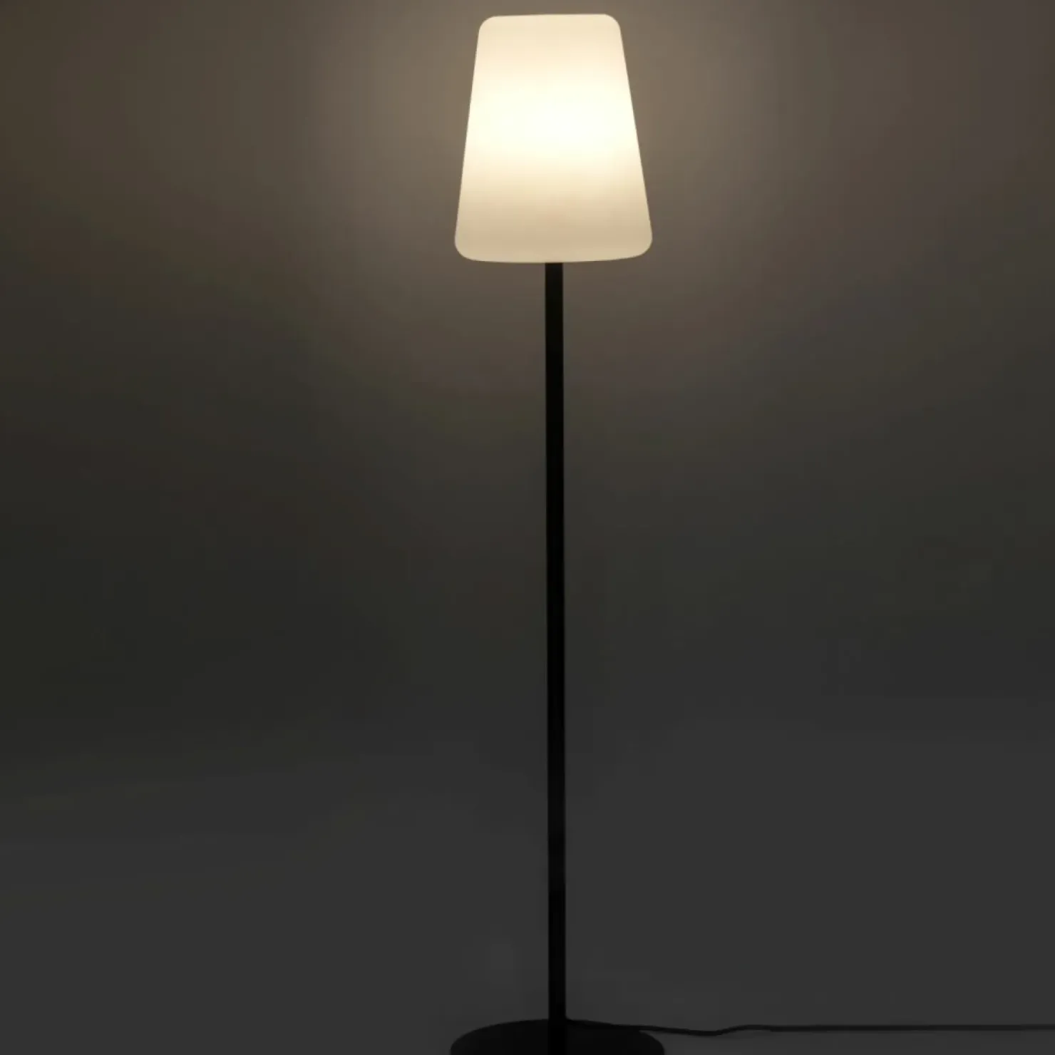 Designerska lampa ogrodowa stojąca z wtyczką 10105 PATIO | Kaja*Sklep Kaja Outlet