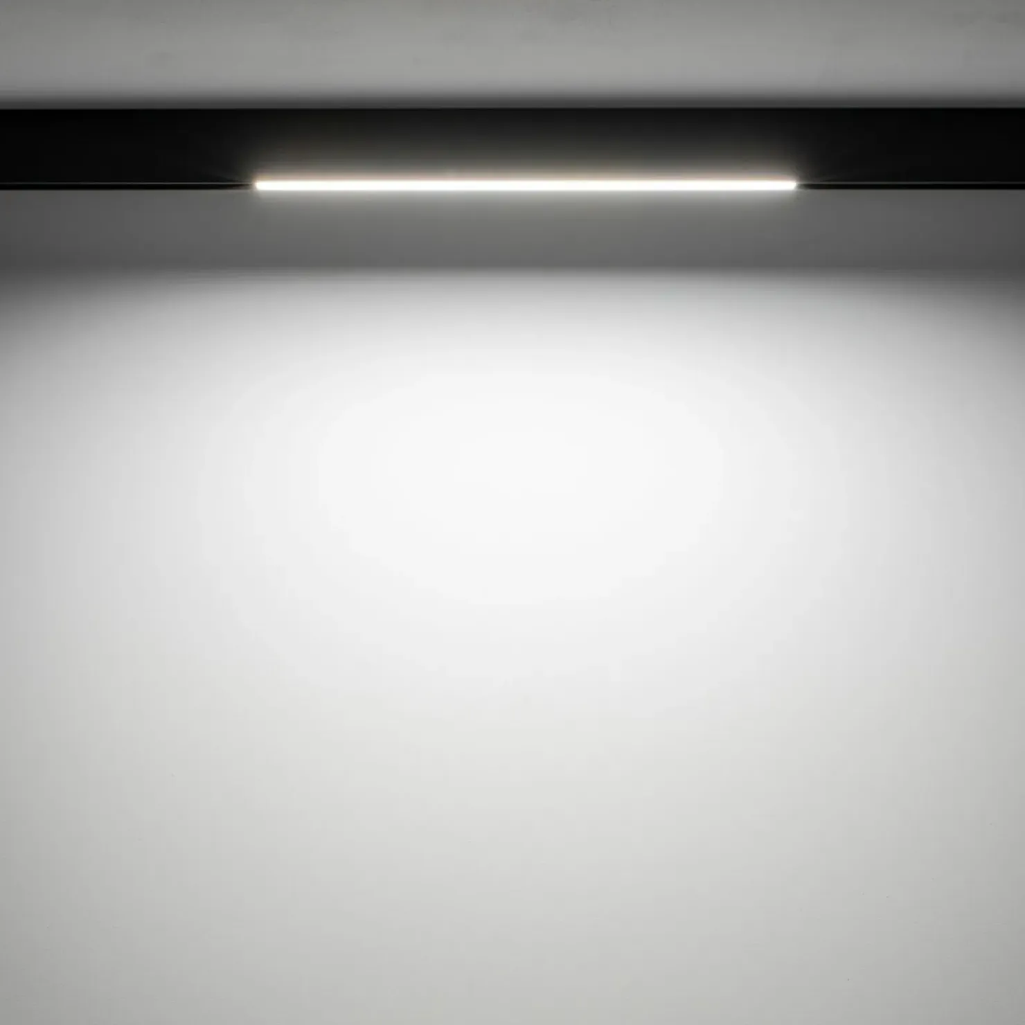 Długi reflektor do szyny magnetycznej 1F 10650 LVM LINE LED | Kaja*Sklep Kaja Clearance
