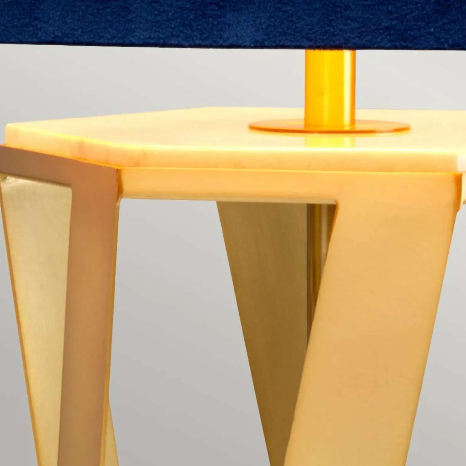 Geometryczna, złota lampa stołowa APOLLO-TL z serii APOLLO*Sklep Kaja Cheap
