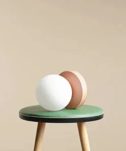Kolorowa lampka z mlecznym kloszem 1076B11_S z serii BALL | Kaja*Sklep Kaja Online