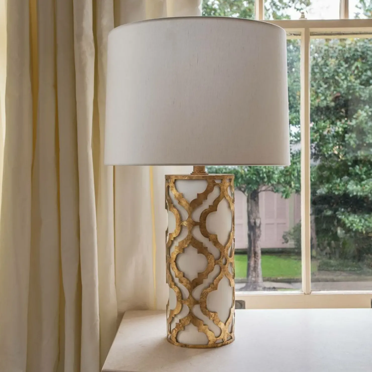 Lampa stołowa z białym abażurem GN-ARABELLA-TL-G z serii ARABELLA*Sklep Kaja Cheap