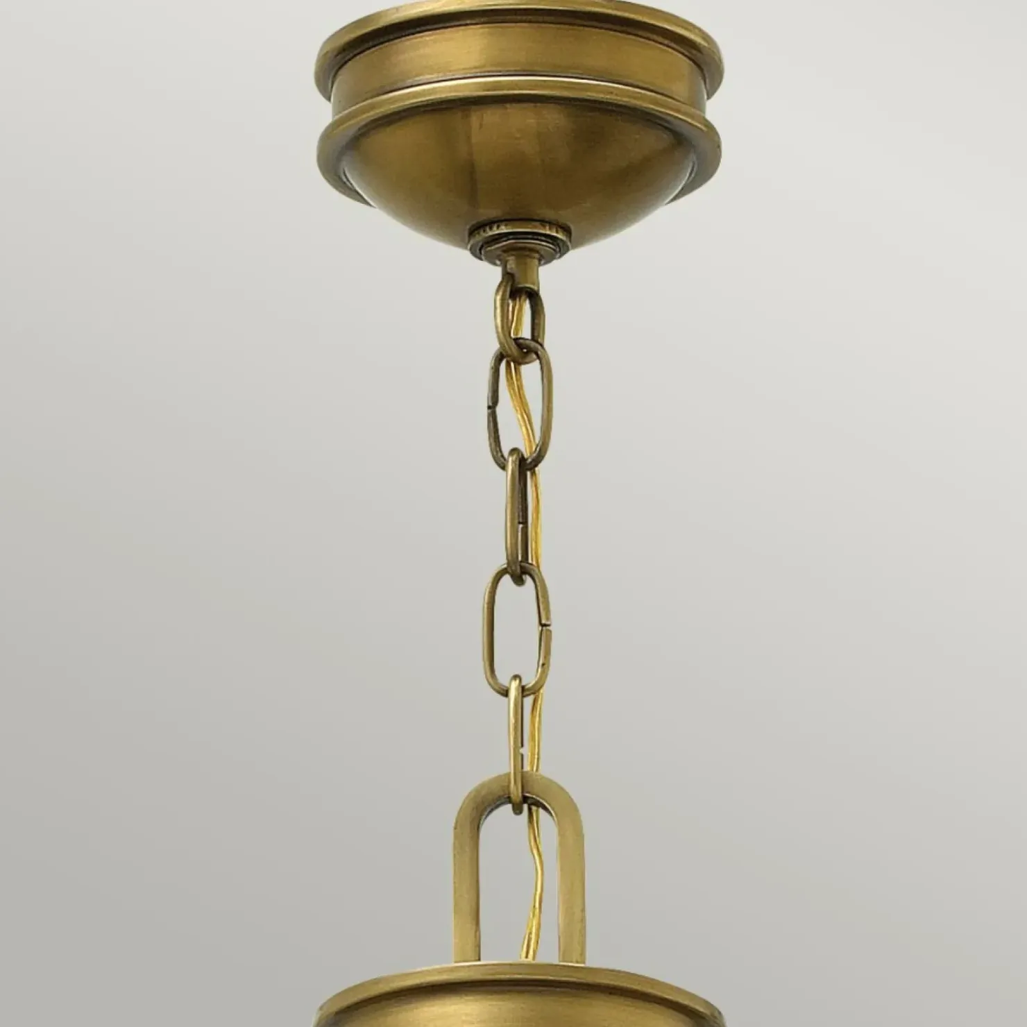 Lampa wisząca w kolorze starego mosiądzu HK-COLLIER-P z serii COLLIER*Sklep Kaja Cheap