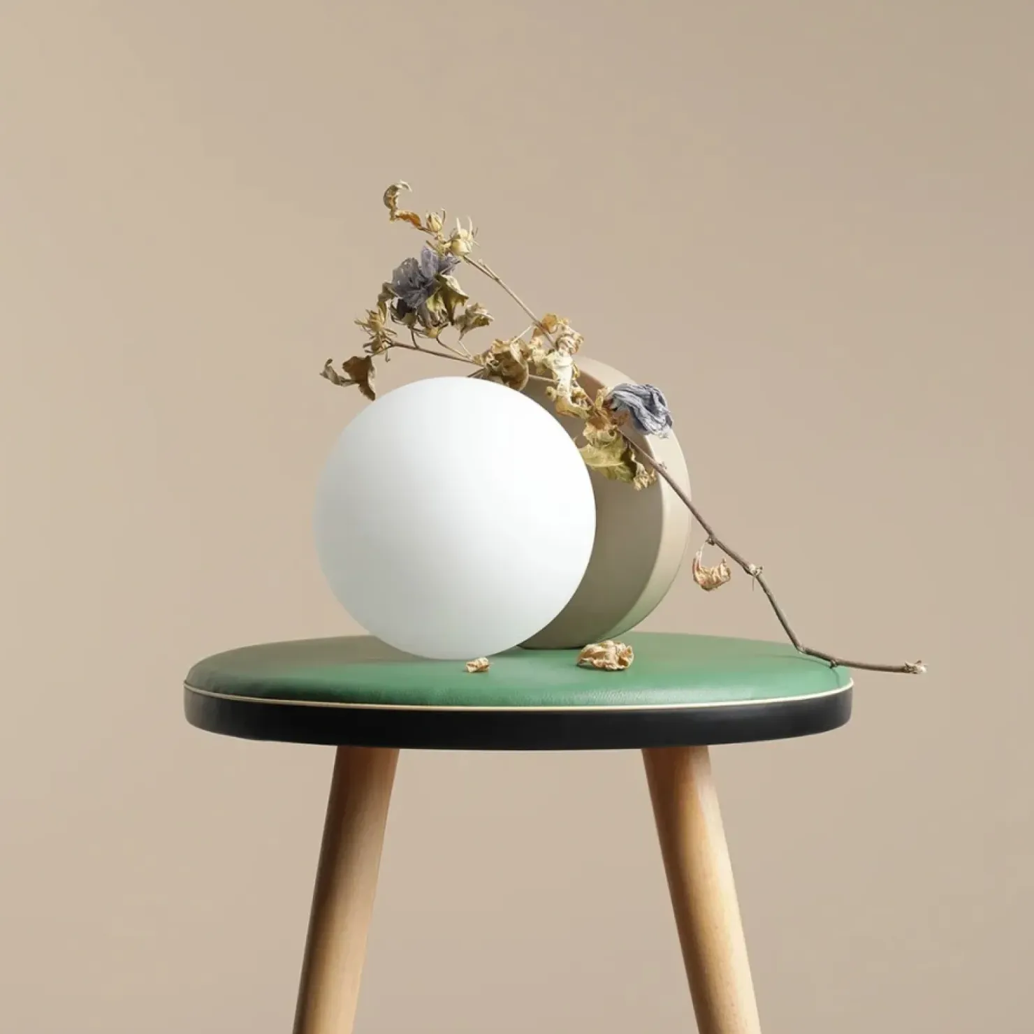 Lampka stołowa do salonu modern glamour 1076B17_S z serii BALL | Kaja*Sklep Kaja Store