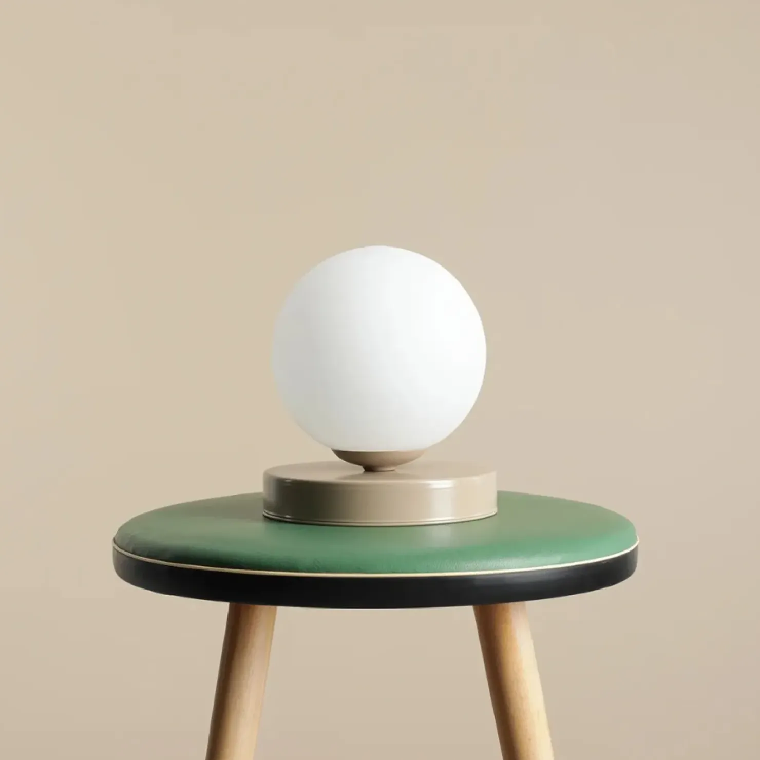 Lampka stołowa do salonu modern glamour 1076B17_S z serii BALL | Kaja*Sklep Kaja Store