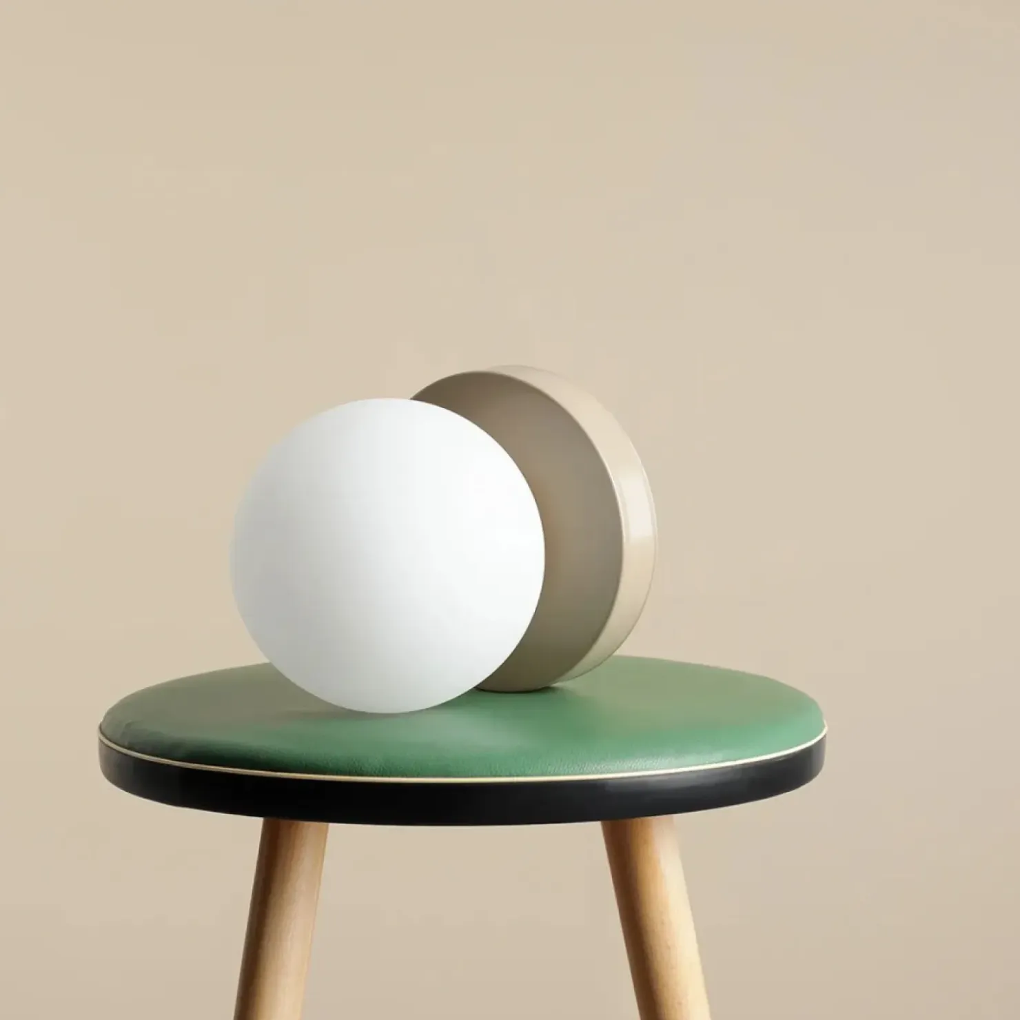 Lampka stołowa do salonu modern glamour 1076B17_S z serii BALL | Kaja*Sklep Kaja Store