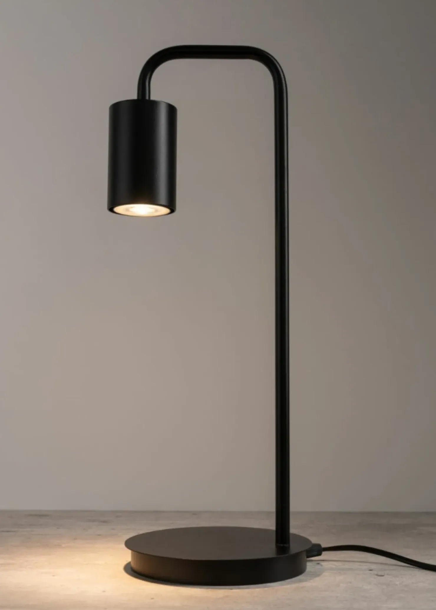Minimalistyczna, industrialna lampka biurkowa SIG 50312 z serii LUIS*Sklep Kaja Store