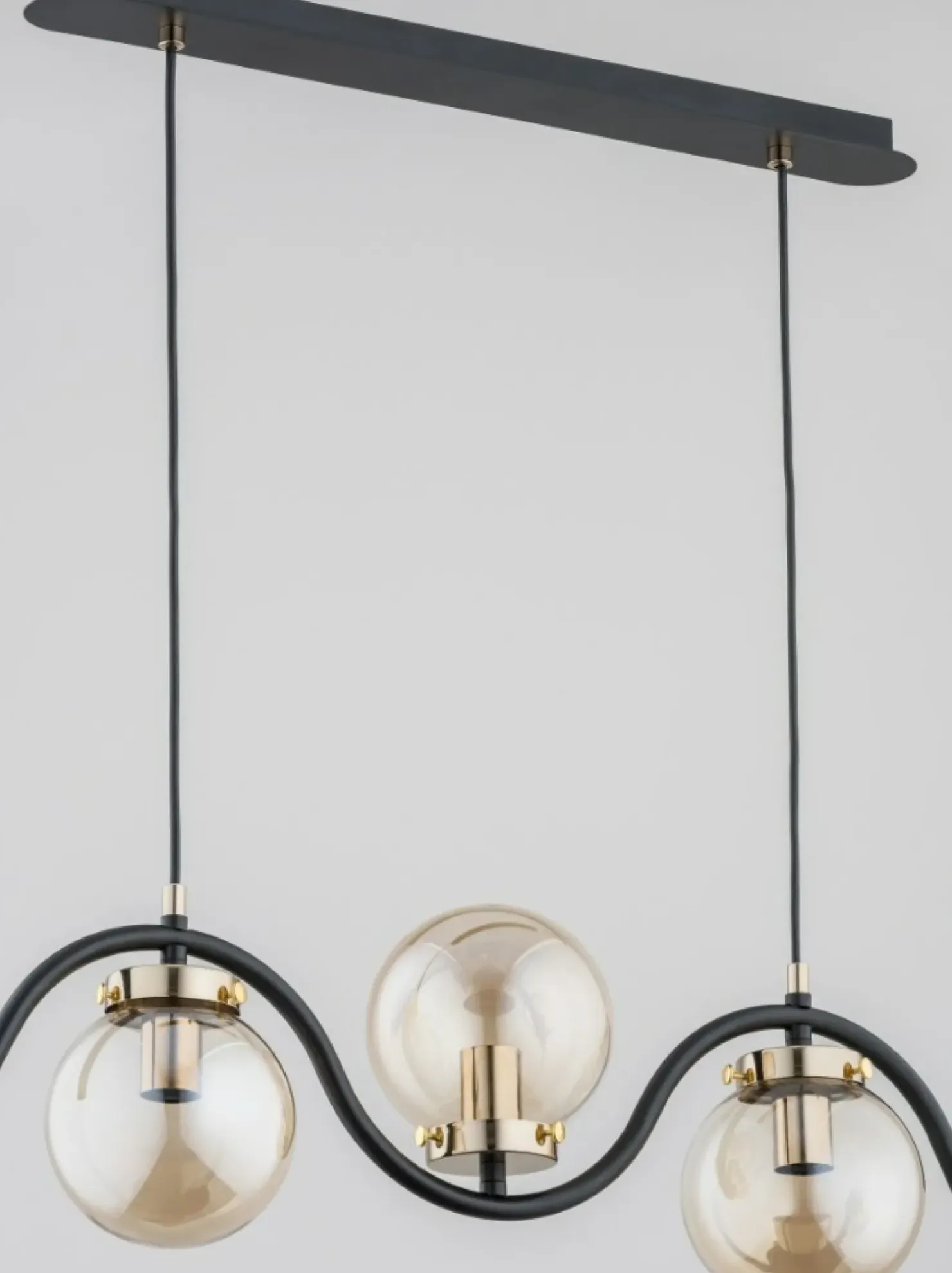 Discount Sklep Kaja Niebanalna lampa wisząca w czerni i złocie AL 62154 | Kaja