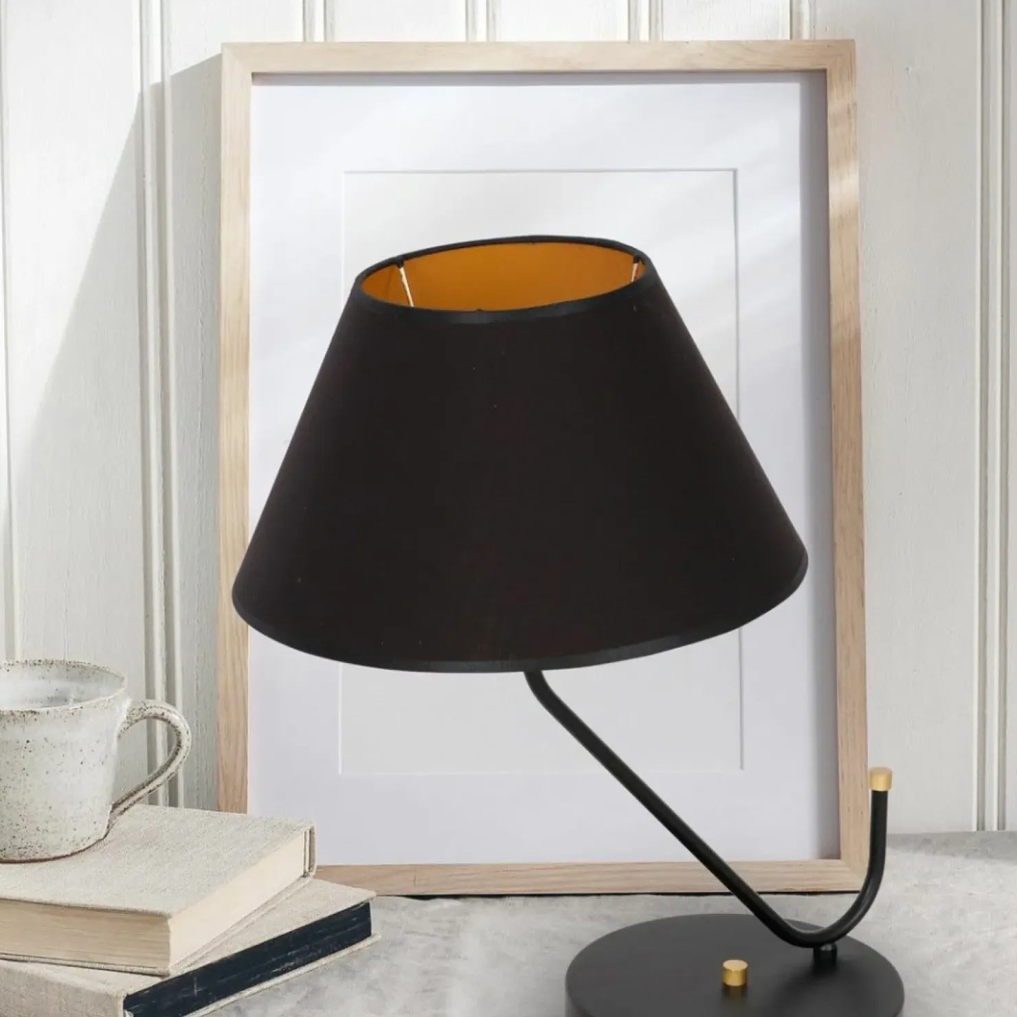 Nietuzinkowa lampa stołowa z czarnym abażurem MLP4914 z serii VICTORIA | Kaja Oś*Sklep Kaja Outlet