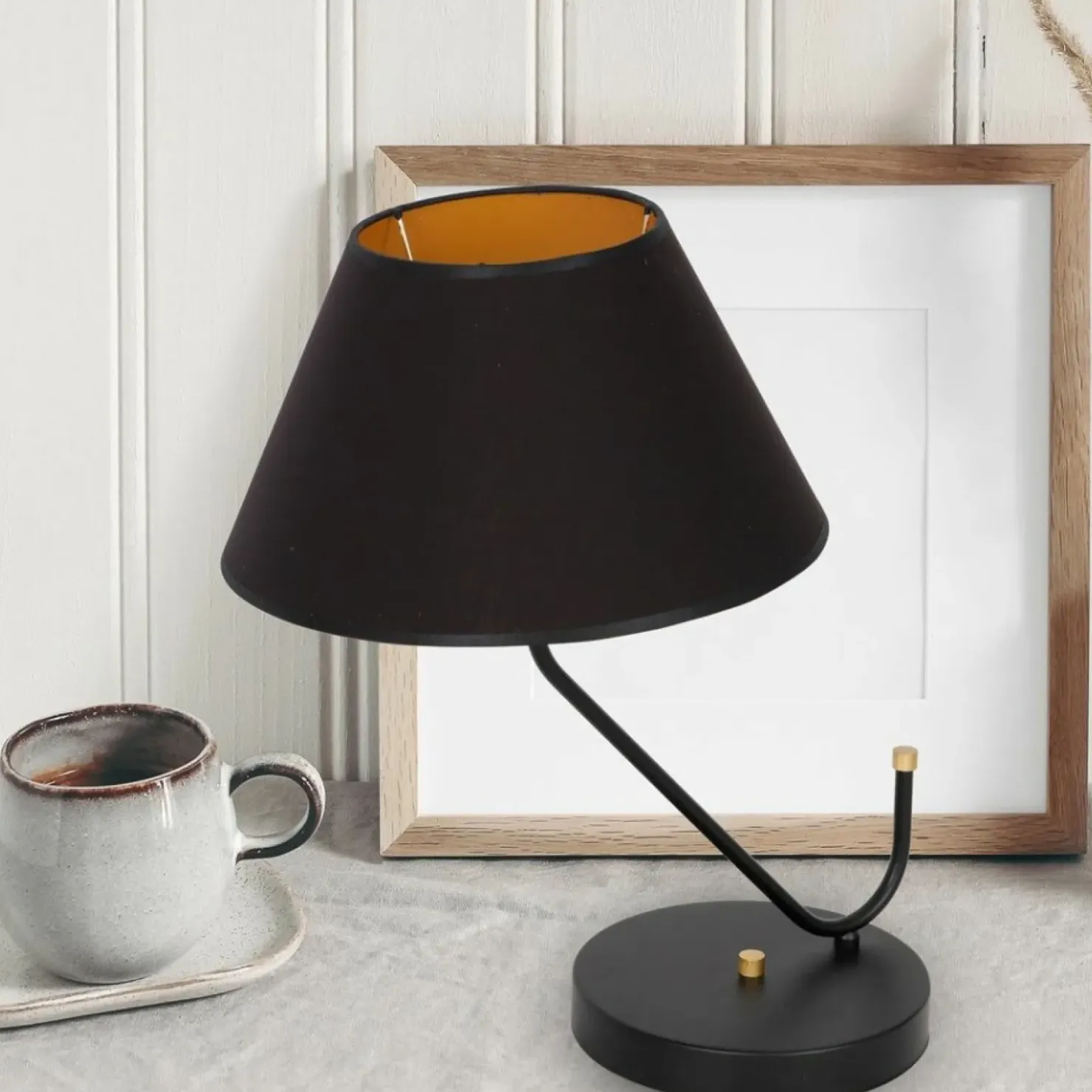 Nietuzinkowa lampa stołowa z czarnym abażurem MLP4914 z serii VICTORIA | Kaja Oś*Sklep Kaja Outlet