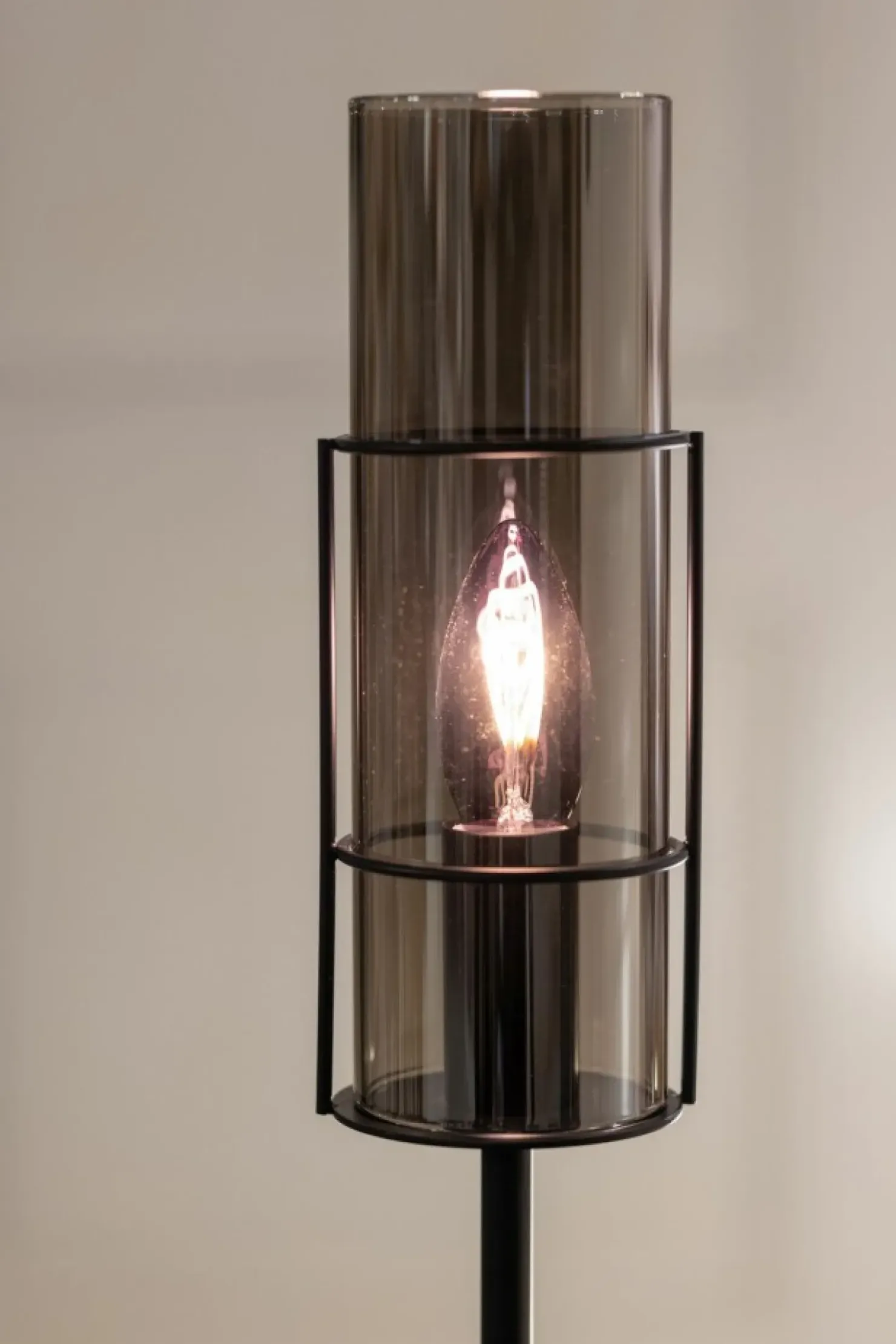Nowoczesna lampka stołowa z dymionym kloszem 108559 z serii TORCIA*Sklep Kaja Flash Sale