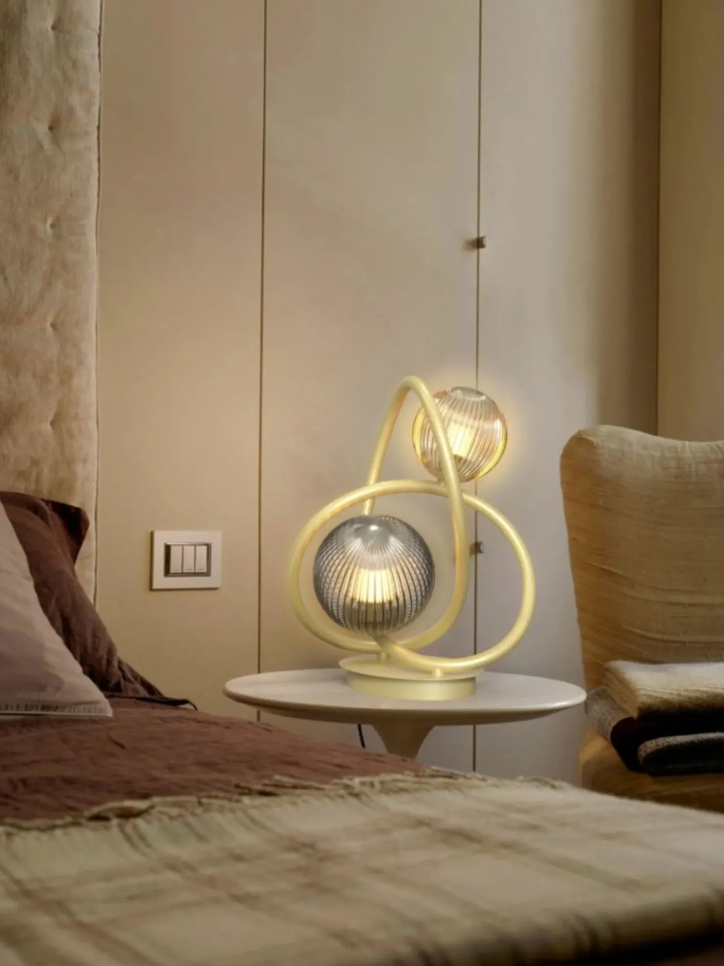 Ozdobna lampka na szafkę nocną i do salonu WF 8015-204 METZ | Kaja*Sklep Kaja Fashion