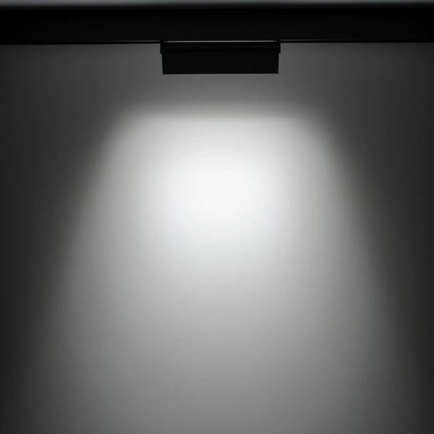 Ruchoma lampa do szyny magnetycznej 1F 10646 LVM FOCUS OUT LED | Kaja*Sklep Kaja Flash Sale