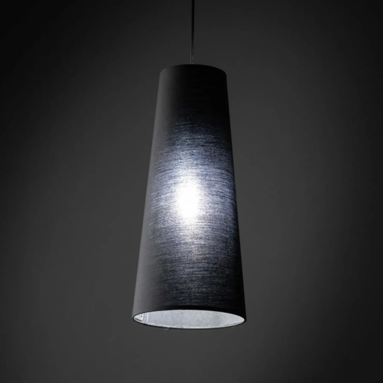 Store Sklep Kaja Smukła lampa wisząca z czarnym abażurem TK 10085 ZING | Kaja