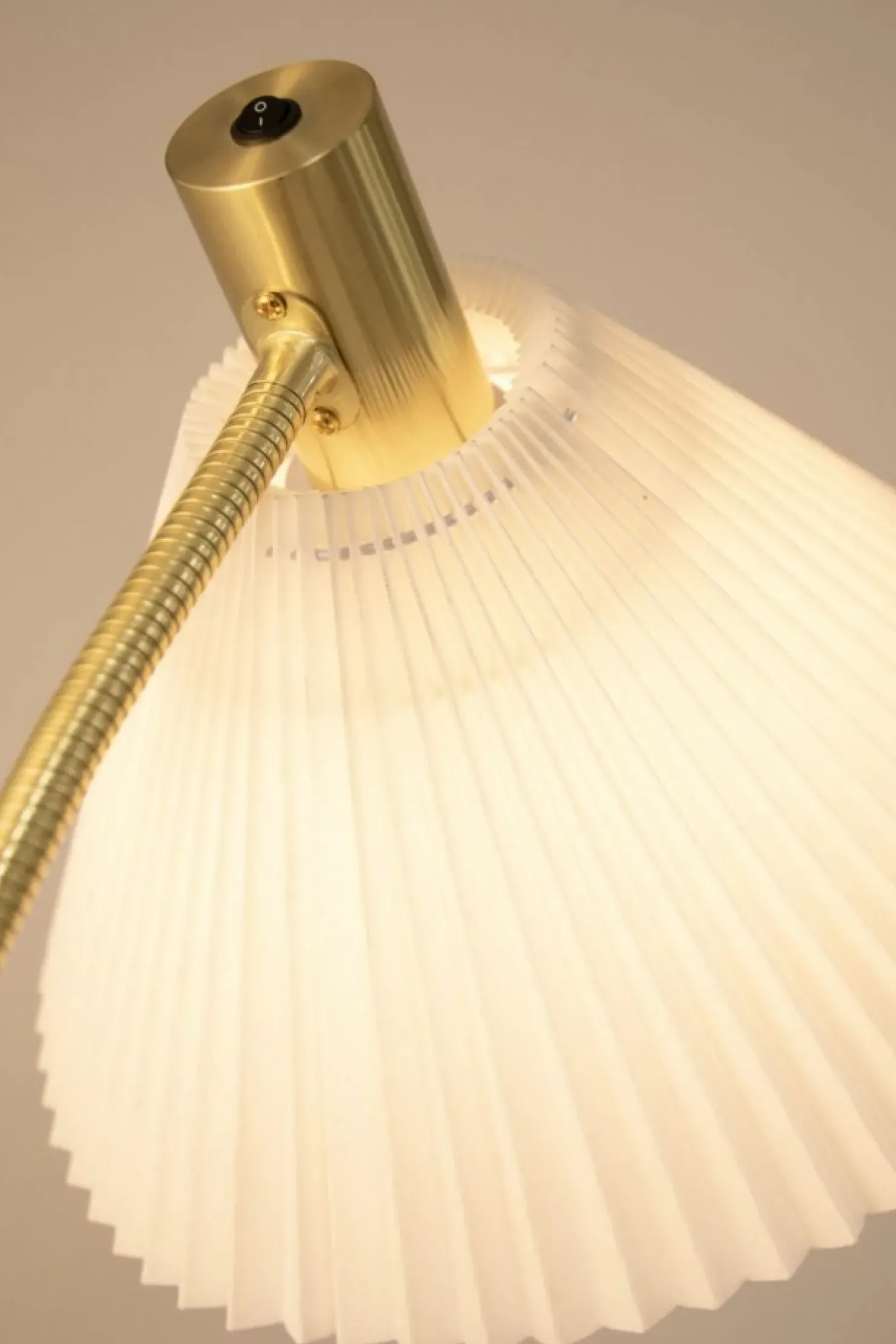 Stylowa lampa stojąca w kolorze antycznego złota 108569 z serii MIRA*Sklep Kaja Best