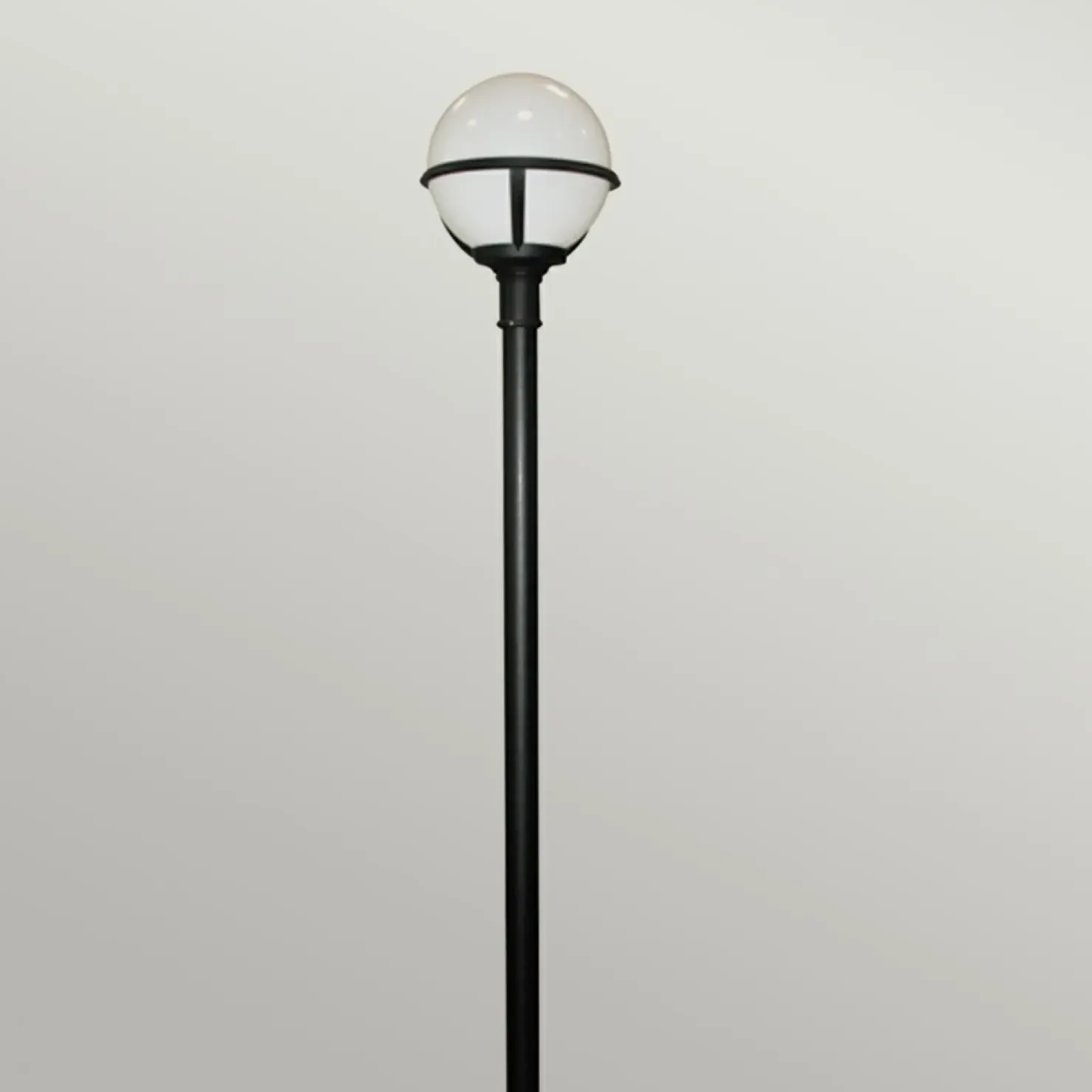 Wysoka lampa ogrodowa, czarna GLENBEIGH-POST z serii GLENBEIGH*Sklep Kaja Cheap