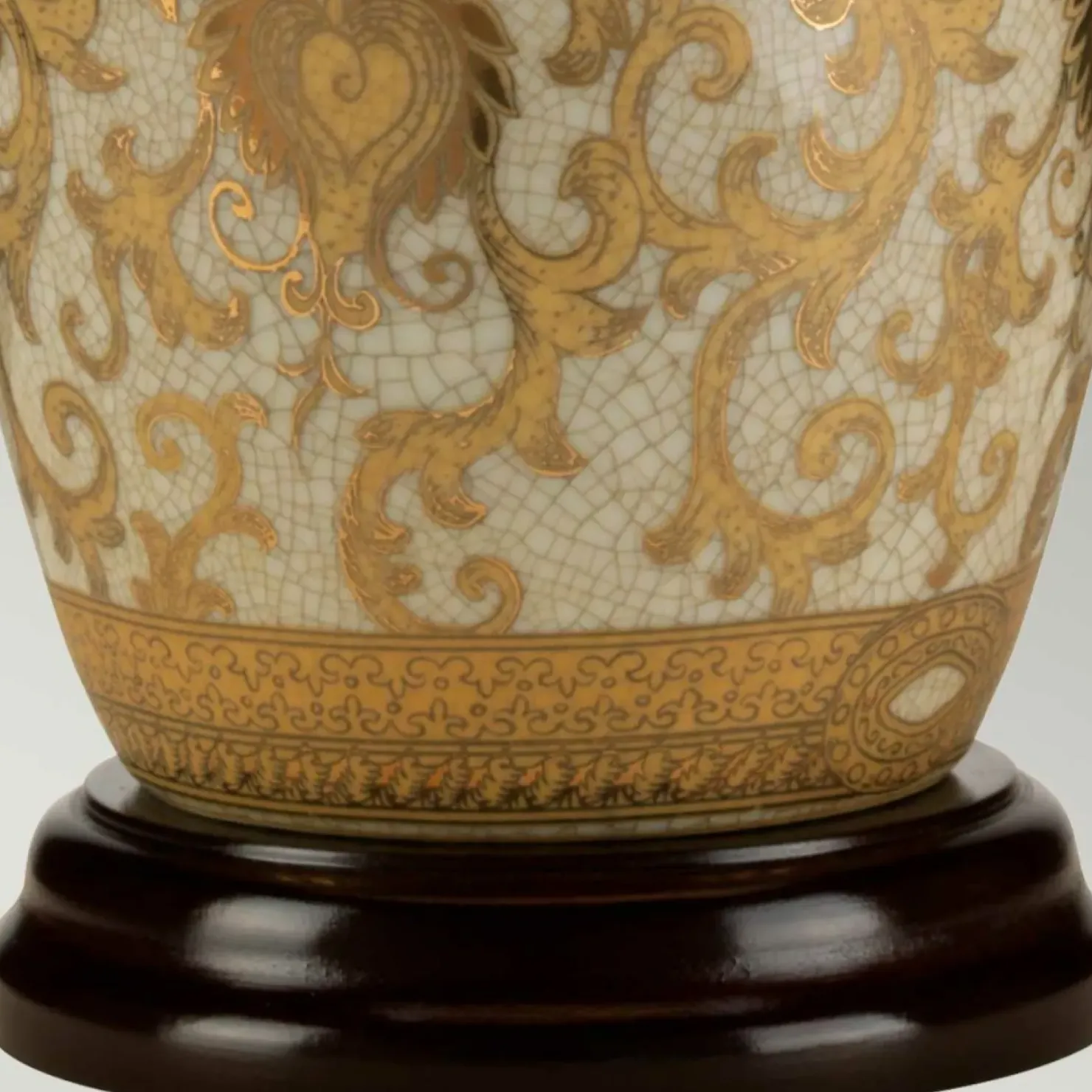 Zdobiona lampka nocna, złota GOLD-THISTLE-TL z serii GOLDTHISTLE*Sklep Kaja Shop