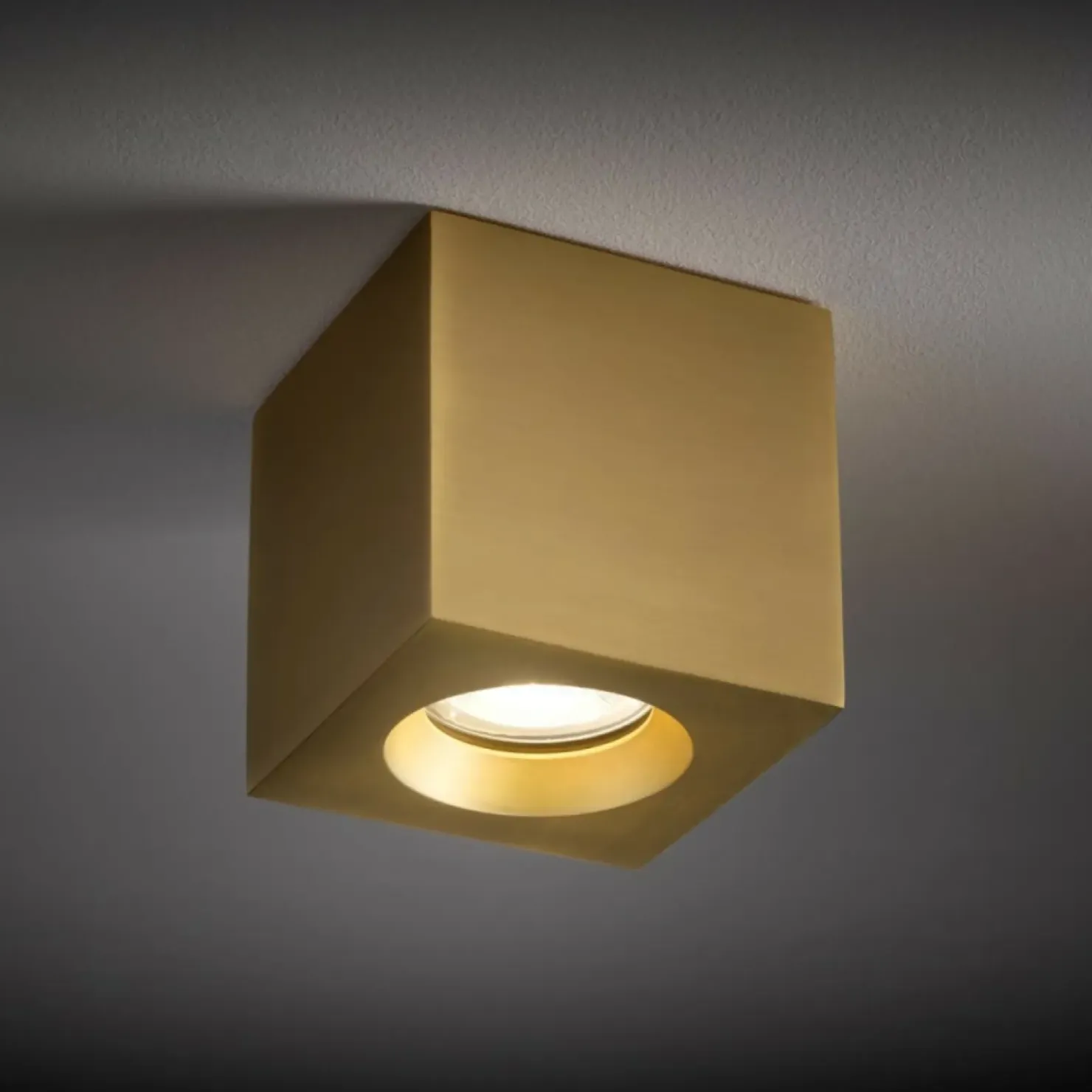 Złota kostka natynkowa spot do salonu 8,5x8,5cm 10720 PARANA | Kaja*Sklep Kaja Cheap